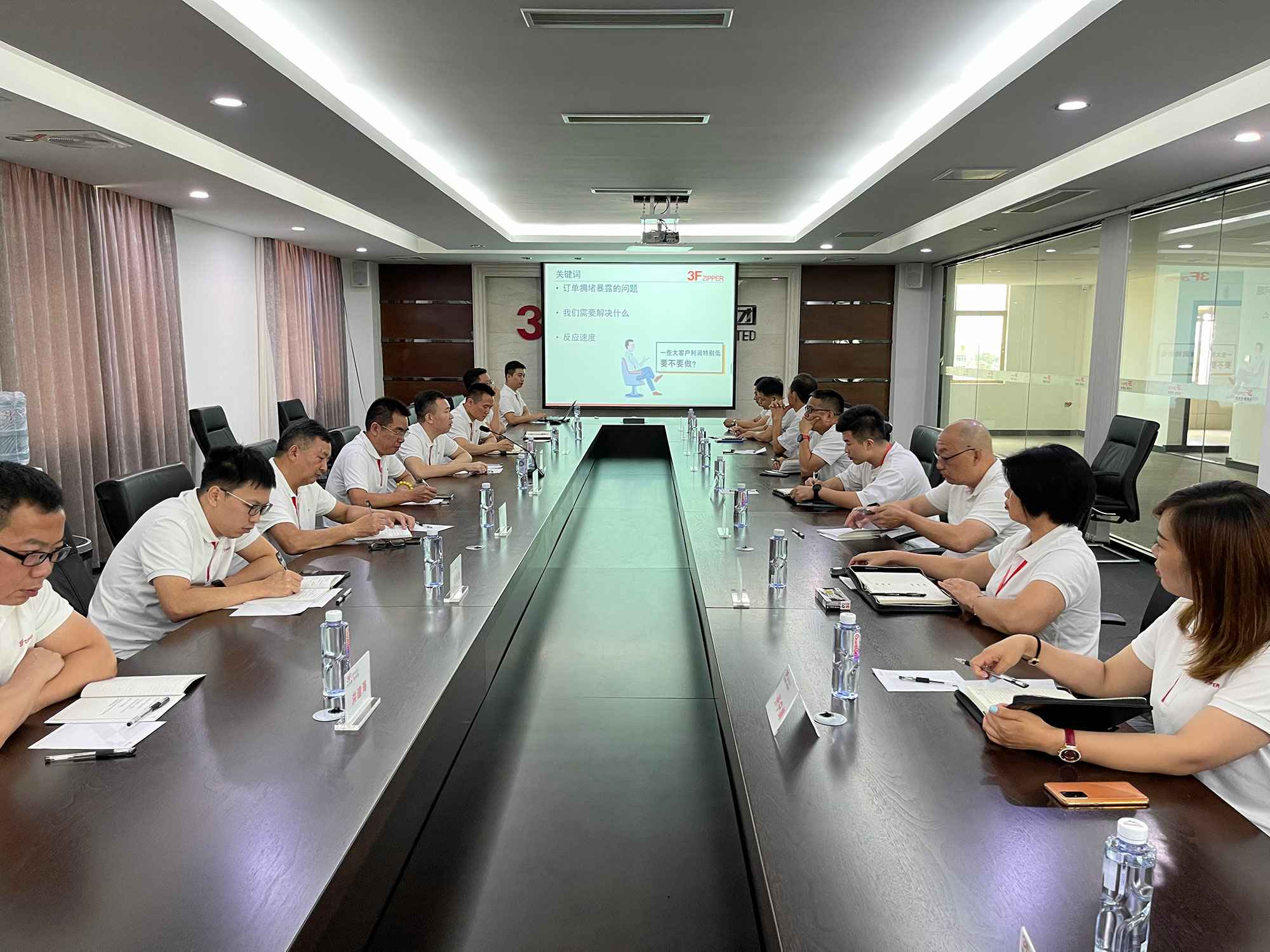 哈尔滨鑫宇社交平台开发有限公司召开上半年总结暨下半年计划会议